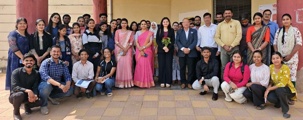 विवि आईआईसी के क्वार्टर टू एक्टिविटी एवं पीएम उषा कम्पोनेंट के अंतर्गत एमबीए अध्ययनशाला में नीति आयोग की कंसल्टेंट नूपुर गोहरी ने अपने विचार रखे .27 फ़रवरी